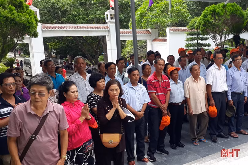 Du lịch Hà Tĩnh vẫn “hút” khách dù thời tiết bất thuận