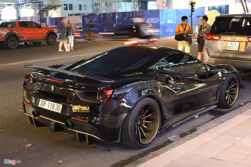 Cận cảnh siêu xe Ferrari 488 GTB độ Liberty Walk độc nhất Việt Nam