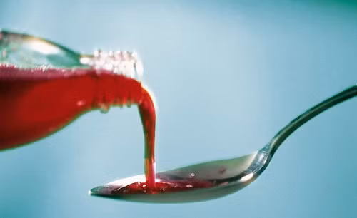 Dùng paracetamol hạ sốt cho trẻ: “Sai một ly, đi một dặm”