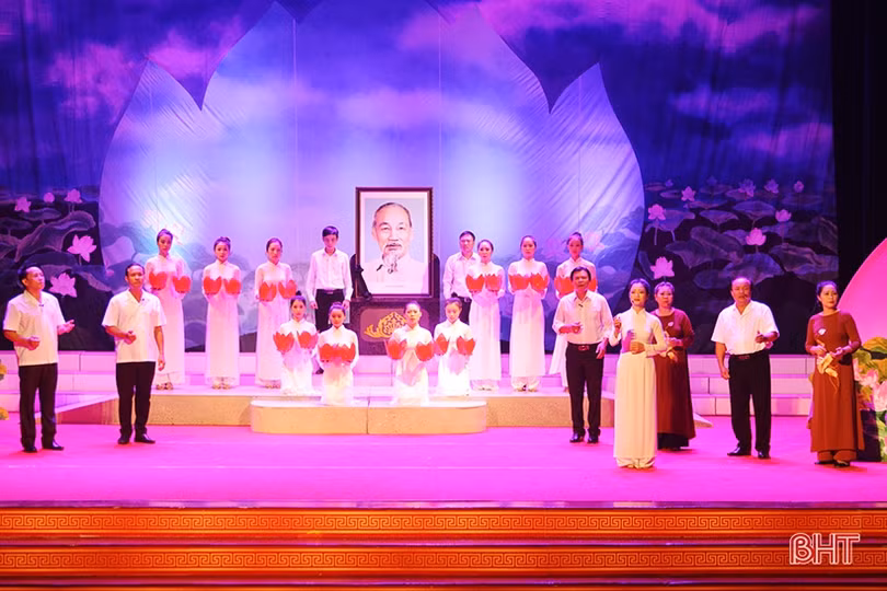 Xúc động chương trình ca kịch “Lời Bác dặn trước lúc đi xa”