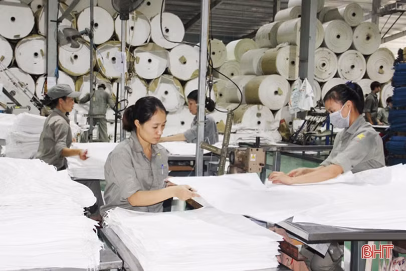 Kinh tế Hà Tĩnh tăng trưởng mạnh mẽ, tạo động lực hoàn thành kế hoạch cả năm