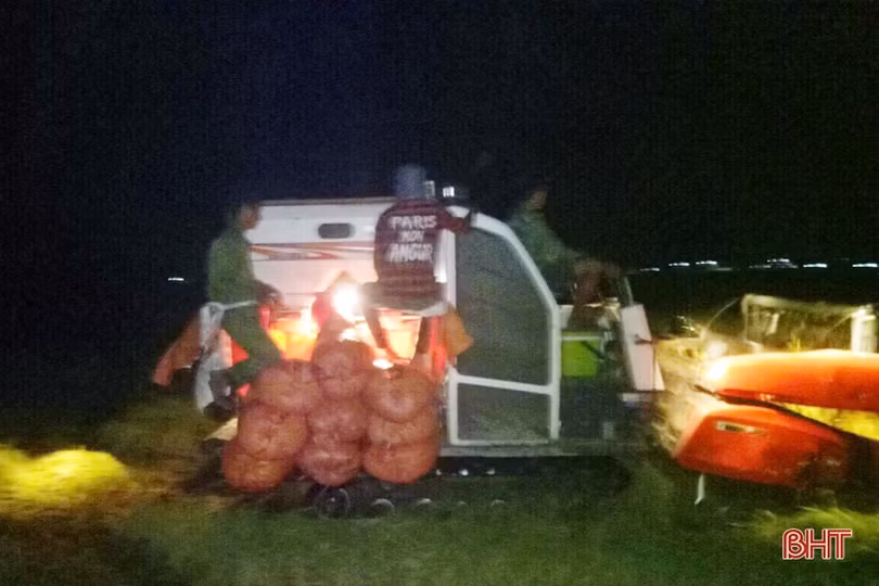 Người dân Hà Tĩnh khẩn trương triển khai ứng phó với bão Podul