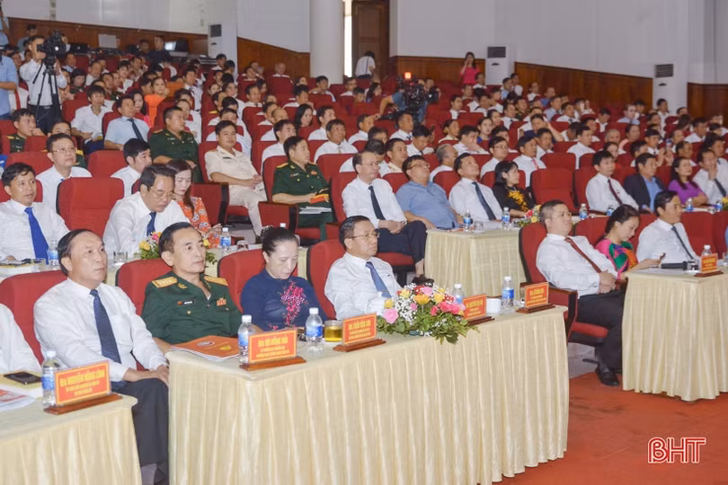 Hà Tĩnh sơ kết 3 năm thực hiện Chỉ thị 05-CT/TW và vinh danh điển hình học tập và làm theo Bác