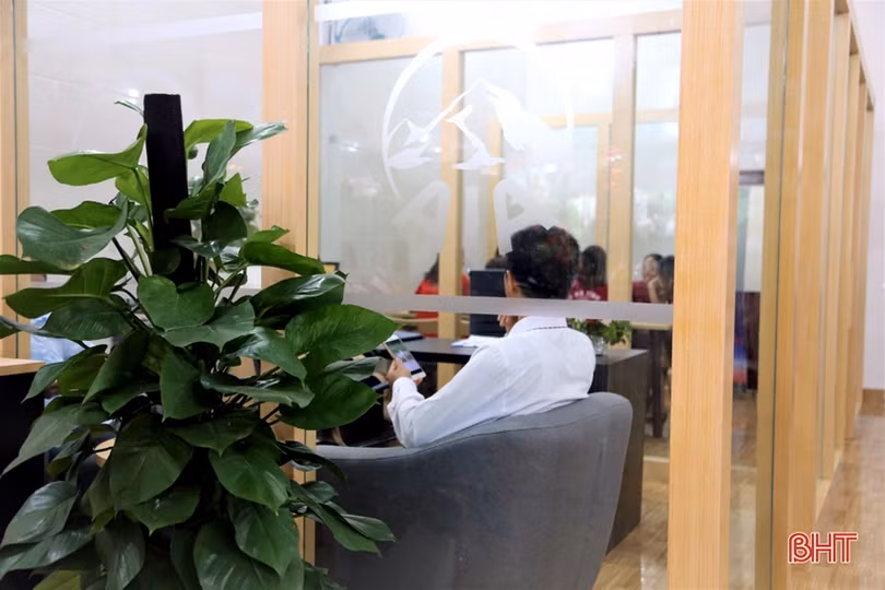 AIA Việt Nam mở thêm 2 văn phòng kiểu mẫu thế hệ mới tại Hà Tĩnh