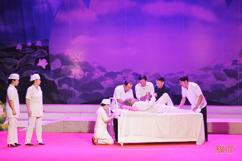 Xúc động chương trình ca kịch “Lời Bác dặn trước lúc đi xa”