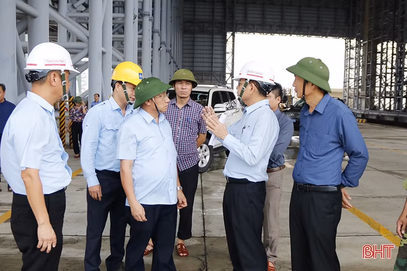 Bí thư Tỉnh ủy Lê Đình Sơn: Tăng cường lực lượng, đảm bảo an toàn tính mạng và tài sản cho người dân