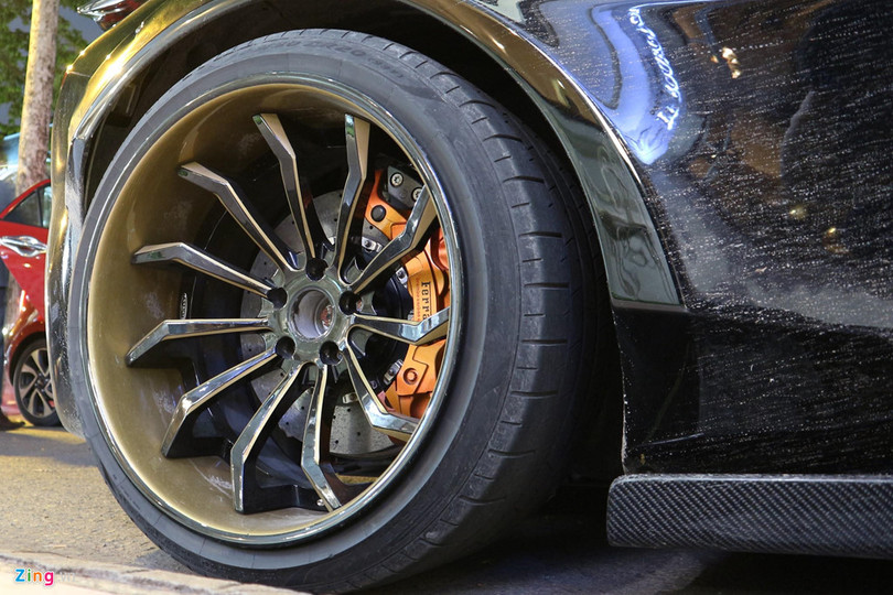 Cận cảnh siêu xe Ferrari 488 GTB độ Liberty Walk độc nhất Việt Nam