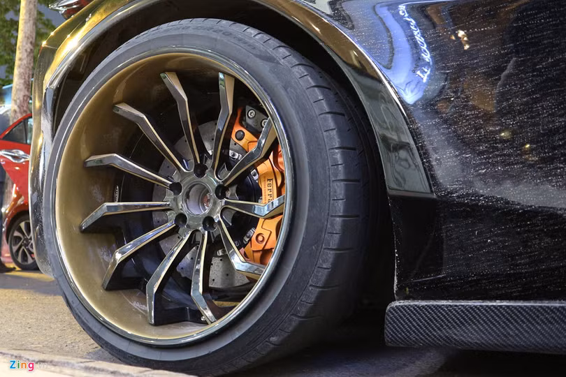 Cận cảnh siêu xe Ferrari 488 GTB độ Liberty Walk độc nhất Việt Nam