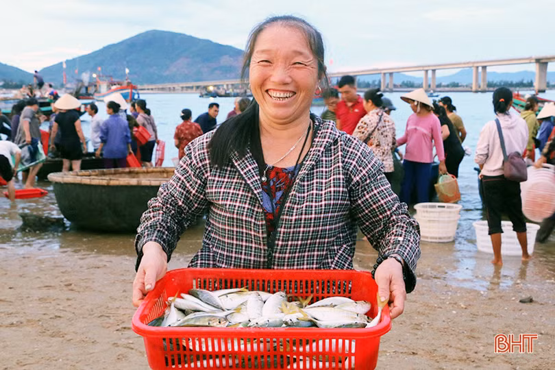 Ngư dân được mùa cá đốm, chợ Cồn Gò tấp nập kẻ bán người mua