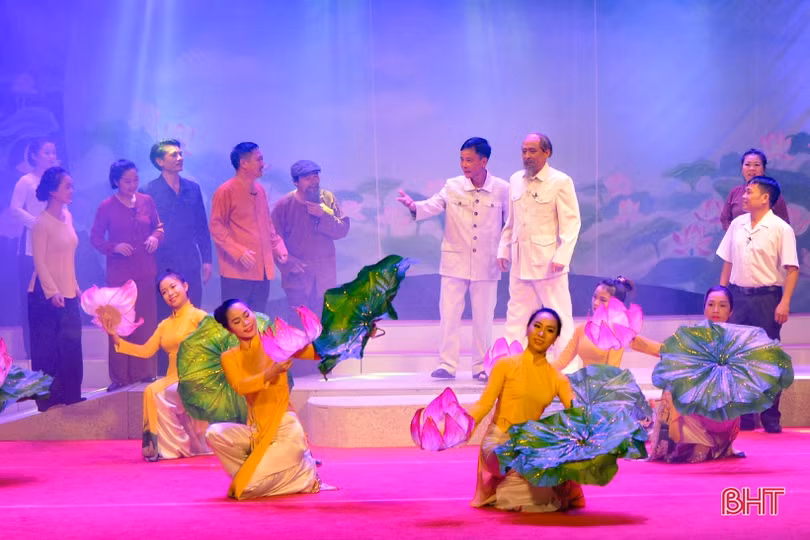 Hà Tĩnh sơ kết 3 năm thực hiện Chỉ thị 05-CT/TW và vinh danh điển hình học tập và làm theo Bác