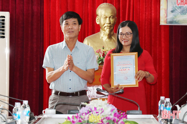 Trao giải cuộc thi sáng tác thơ về thiên nhiên, con người Nghi Xuân