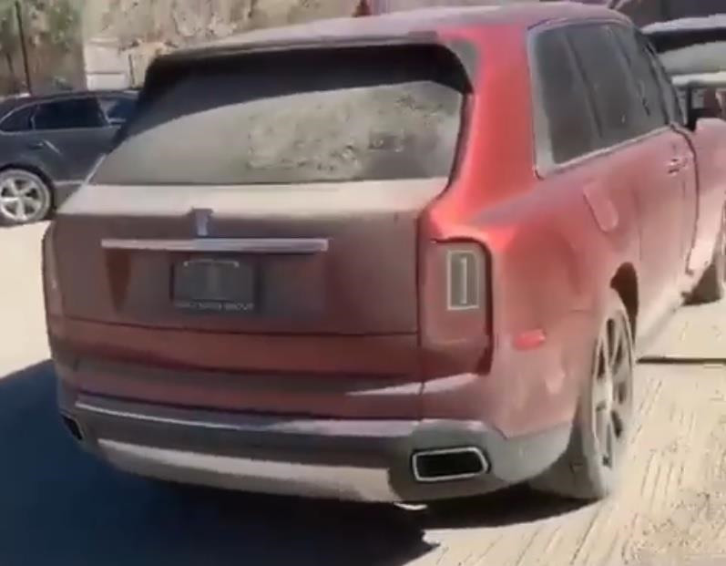 Nhiều xe sang Rolls-Royce bị bỏ hoang tại Dubai giàu có