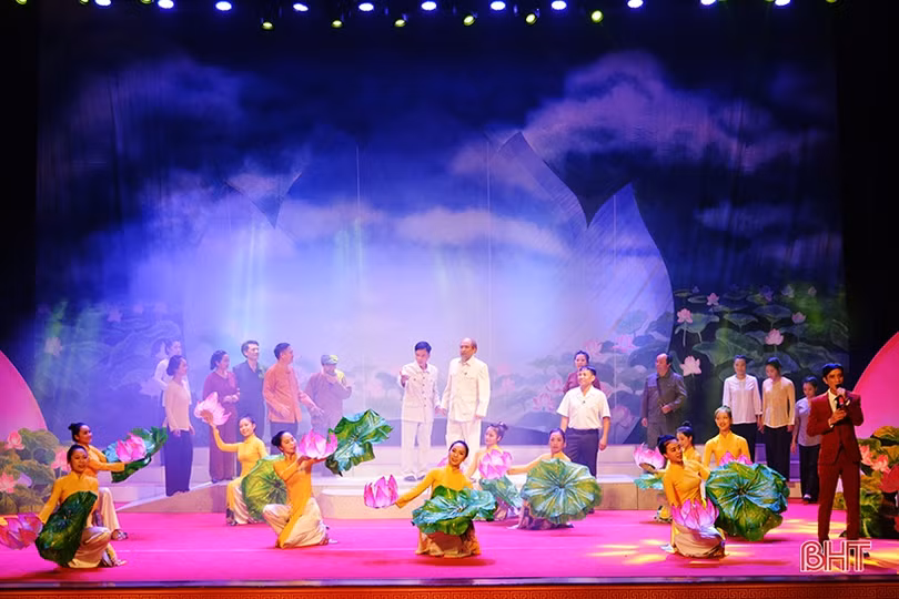 Xúc động chương trình ca kịch “Lời Bác dặn trước lúc đi xa”