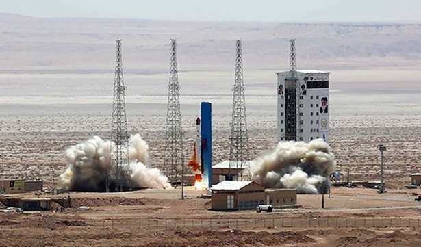 Tên lửa Iran nổ trên bệ phóng