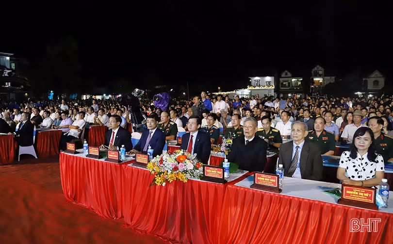 Long trọng lễ kỷ niệm 550 năm thành lập huyện Hương Sơn