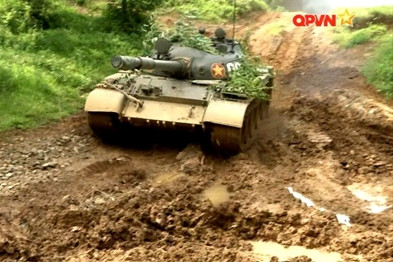 T-62 huấn luyện cường độ cao khi T-90 đã trực chiến T-62 huấn luyện cường độ cao khi T-90 đã trực chiến