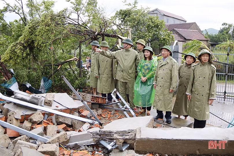 Bí thư Tỉnh ủy Lê Đình Sơn: Tăng cường lực lượng, đảm bảo an toàn tính mạng và tài sản cho người dân