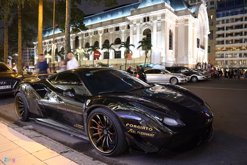 Cận cảnh siêu xe Ferrari 488 GTB độ Liberty Walk độc nhất Việt Nam