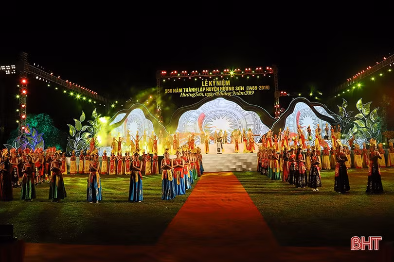 Long trọng lễ kỷ niệm 550 năm thành lập huyện Hương Sơn