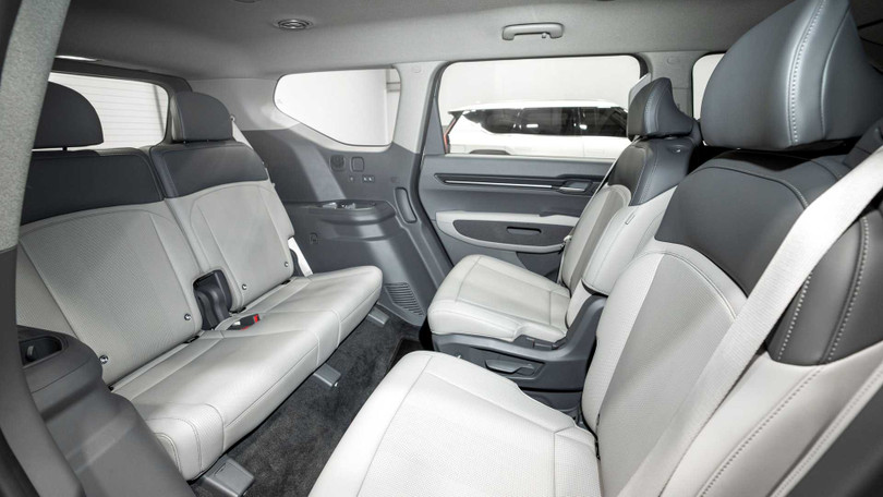 Kia EV9 chốt giá từ hơn 60.000 USD, đối thủ cạnh tranh của VinFast VF9
