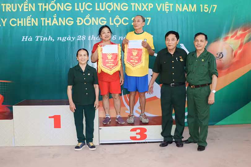 Cẩm Xuyên vô địch Giải Bóng chuyền hơi nam - nữ Hội Cựu TNXP Hà Tĩnh