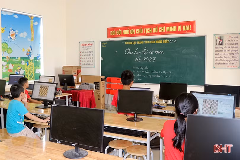 Học sinh Thạch Hà làm bạn với sách trong ngày hè