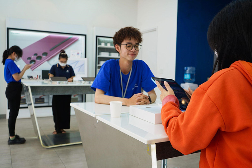 Trải nghiệm không gian mua sắm chuẩn Apple tại đại lý ủy quyền
