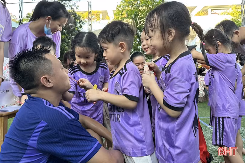 Phụ huynh, học sinh Trường Mầm non Trung Kiên vui ngày hội gia đình