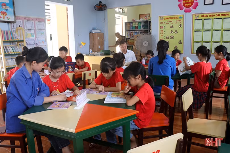 Học sinh Thạch Hà làm bạn với sách trong ngày hè