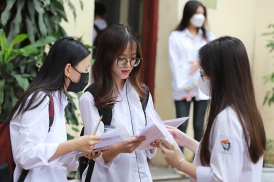 Đình chỉ thi đối với 2 thí sinh làm lọt đề môn Toán và Ngữ văn