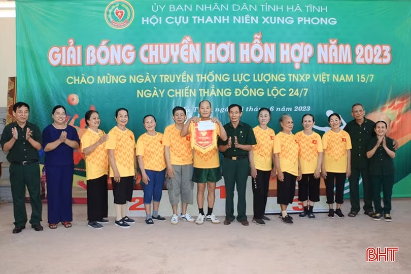 Cẩm Xuyên vô địch Giải Bóng chuyền hơi nam - nữ Hội Cựu TNXP Hà Tĩnh