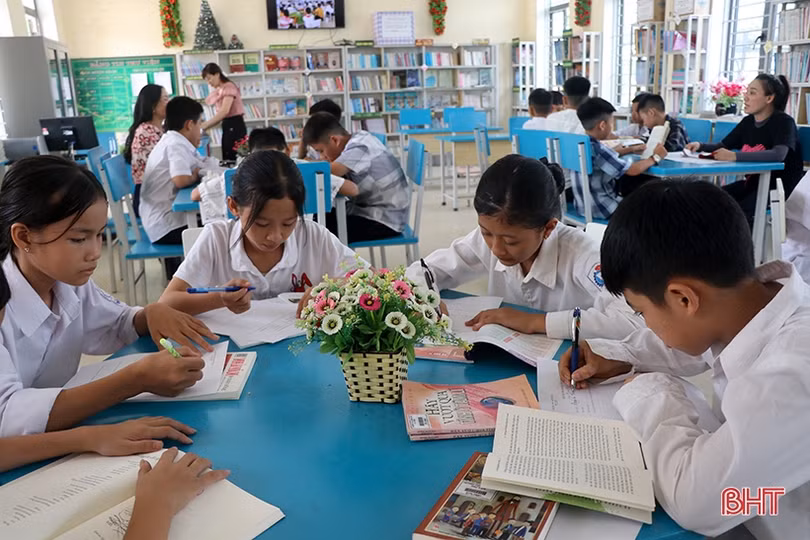 Học sinh Thạch Hà làm bạn với sách trong ngày hè