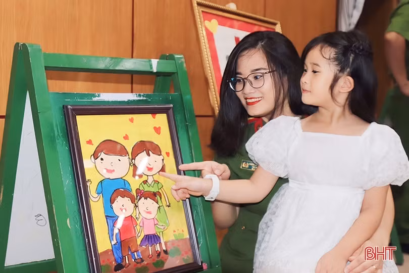 Tuyên dương gia đình công an hạnh phúc, tiêu biểu năm 2023