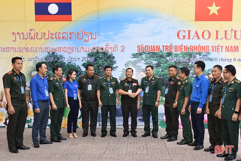 Sĩ quan trẻ biên phòng Việt - Lào tọa đàm về công tác bảo vệ biên giới