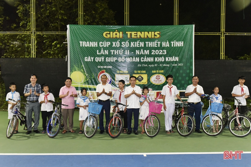 Trao giải Tennis tranh Cúp Xổ số kiến thiết Hà Tĩnh 