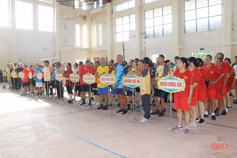 Cẩm Xuyên vô địch Giải Bóng chuyền hơi nam - nữ Hội Cựu TNXP Hà Tĩnh