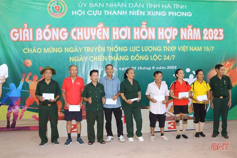 Cẩm Xuyên vô địch Giải Bóng chuyền hơi nam - nữ Hội Cựu TNXP Hà Tĩnh