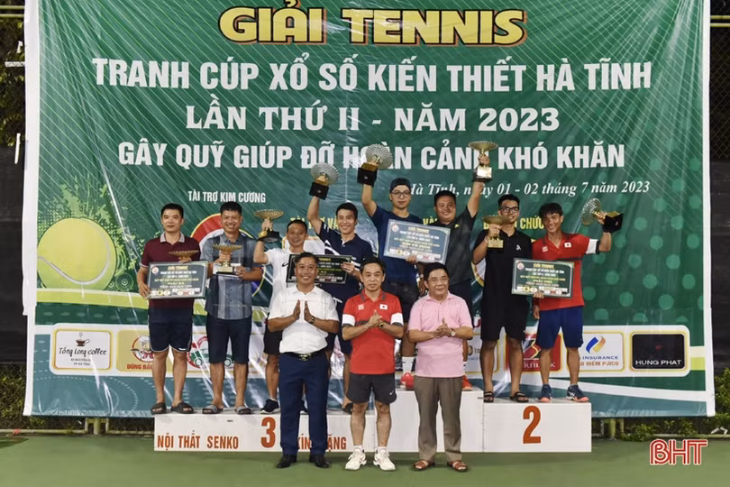 Trao giải Tennis tranh Cúp Xổ số kiến thiết Hà Tĩnh 