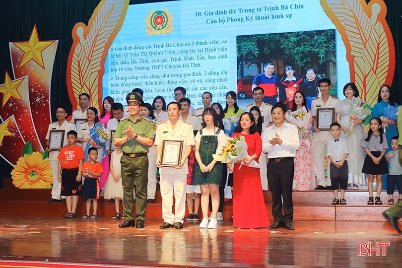 Tuyên dương gia đình công an hạnh phúc, tiêu biểu năm 2023