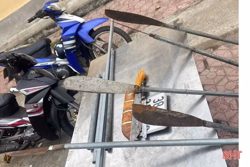 Triệu tập 15 đối tượng dùng dao phóng lợn gây rối tại bãi biển Lộc Hà