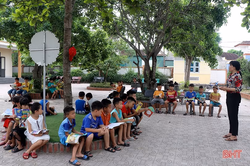 Học sinh Thạch Hà làm bạn với sách trong ngày hè