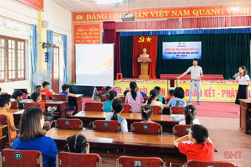 Niềm vui từ những lớp học miễn phí ở Hà Tĩnh