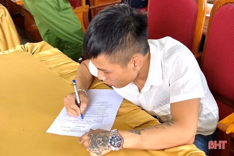 Triệu tập 15 đối tượng dùng dao phóng lợn gây rối tại bãi biển Lộc Hà