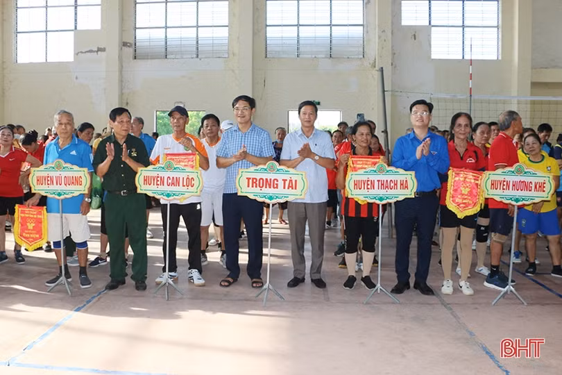 Cẩm Xuyên vô địch Giải Bóng chuyền hơi nam - nữ Hội Cựu TNXP Hà Tĩnh