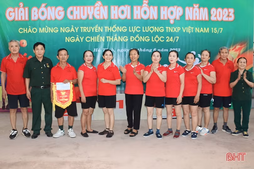 Cẩm Xuyên vô địch Giải Bóng chuyền hơi nam - nữ Hội Cựu TNXP Hà Tĩnh