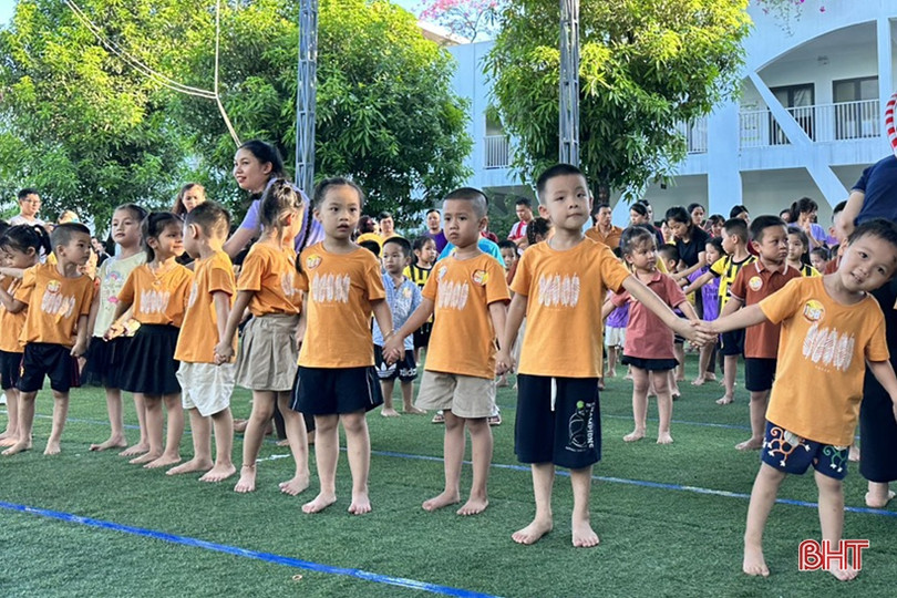 Phụ huynh, học sinh Trường Mầm non Trung Kiên vui ngày hội gia đình