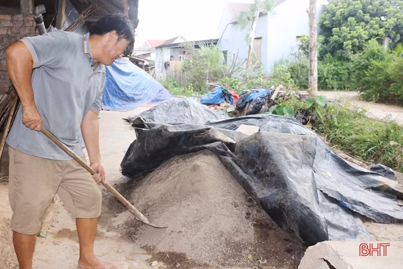 Đổi đời nhờ trồng dưa lưới trong nhà màng