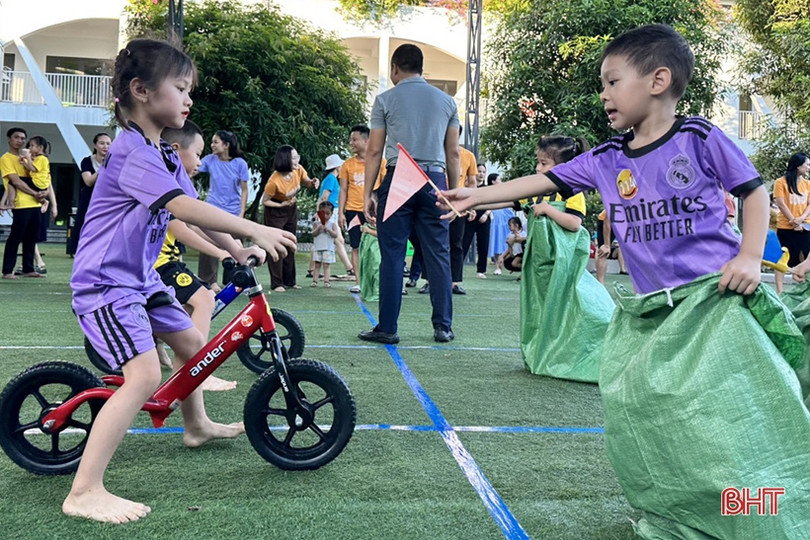 Phụ huynh, học sinh Trường Mầm non Trung Kiên vui ngày hội gia đình