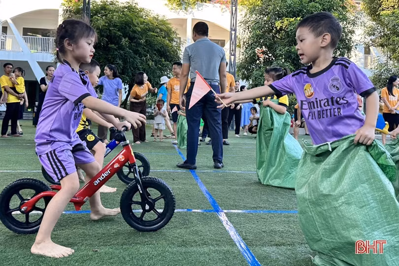 Phụ huynh, học sinh Trường Mầm non Trung Kiên vui ngày hội gia đình