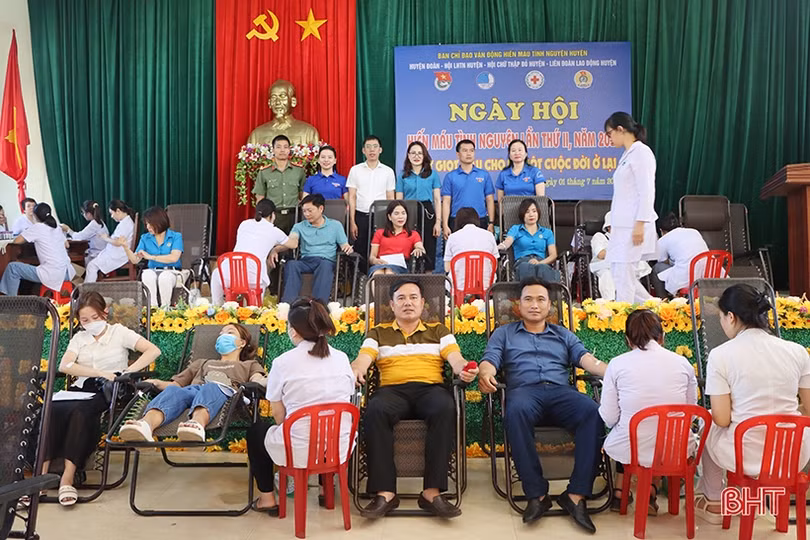 Cẩm Xuyên tiếp nhận 265 đơn vị máu